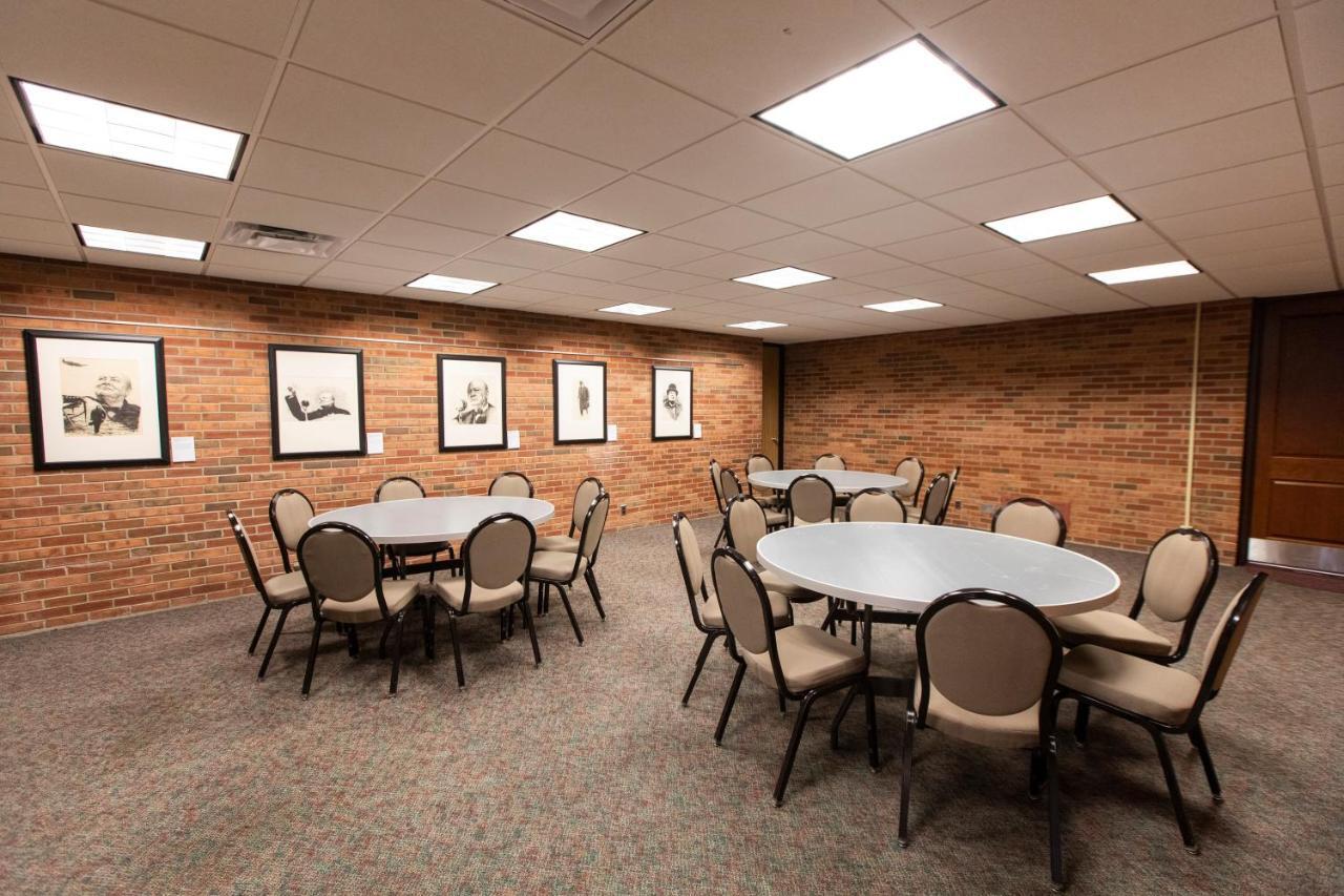 Hotel College Dow And Conference Center Hillsdale